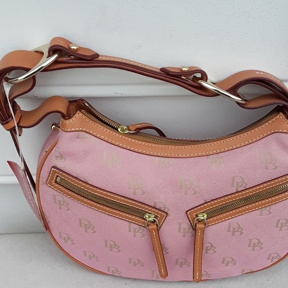 Dooney & Bourke shoulder bag. - Picture 2 of 8